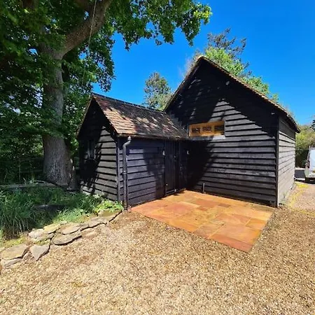 Gatwick Hideout Apartment Charlwood Exterior photo