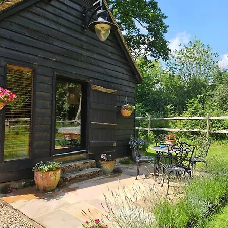Gatwick Hideout Apartment Charlwood Exterior photo